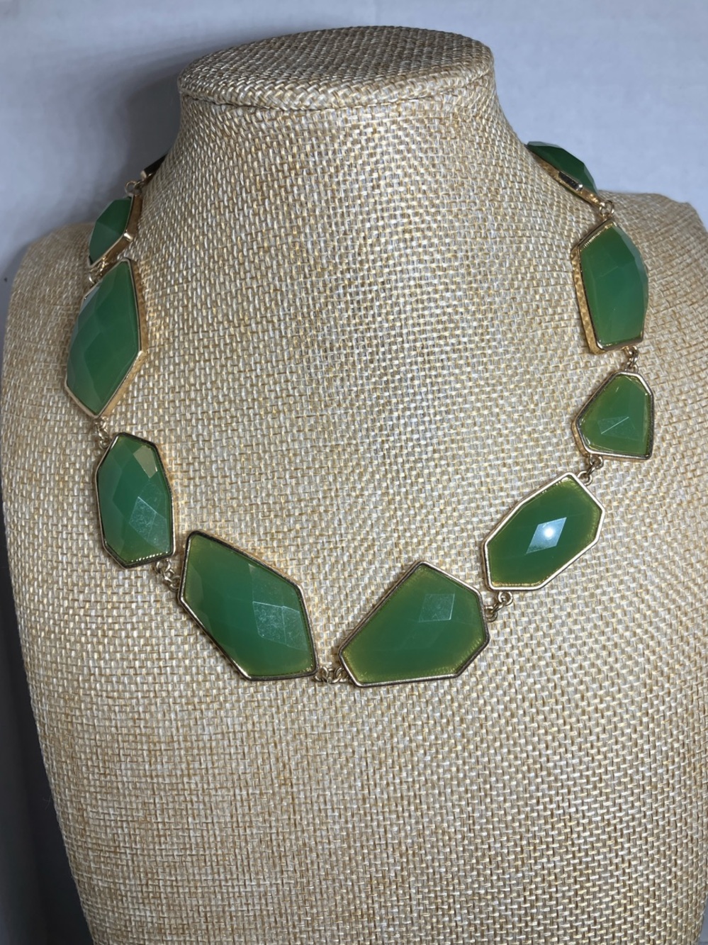 Green Faceted Stone Collar Necklace with Gold Trim